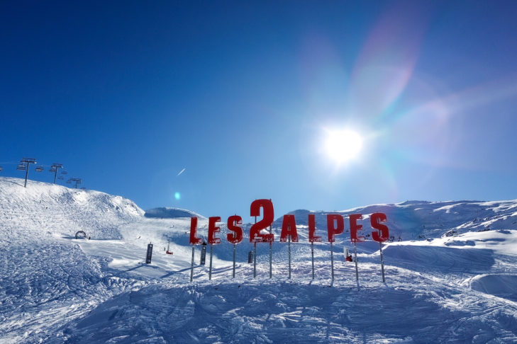 Viele Skigebiete in Frankreich, wie hier Les 2 Alpes, zählen traditionell zu den absoluten Schneegaranten in den Alpen.