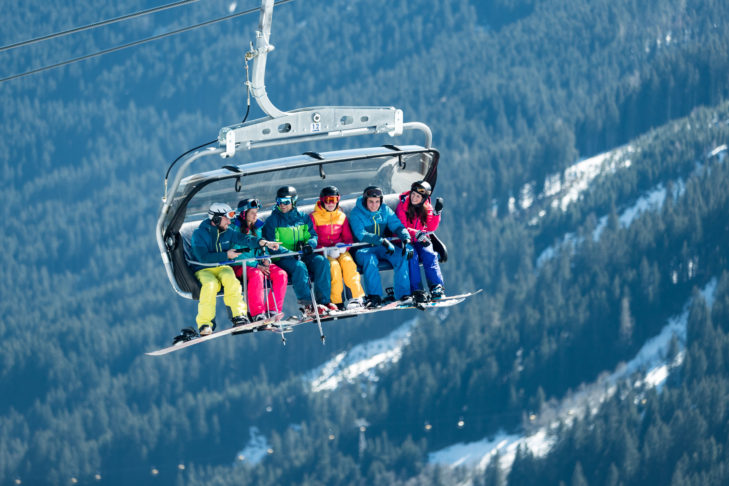 Der Lift ist der beste Ort für einen Skifahrer-Witz. Der Lift ist der beste Ort für einen Skifahrer-Witz.