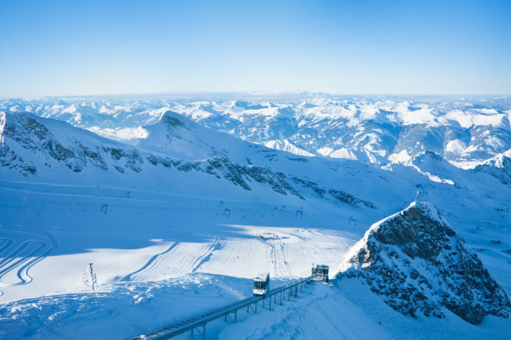 Am Kitzsteinhorn geht es bereits Anfang November hoch hinaus auf bis zu 3.029 m Höhe.