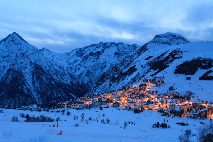 Wenn im Winter in Les 2 Alpes die Sonne untergeht, dann wird es beim Après-Ski heiß.
