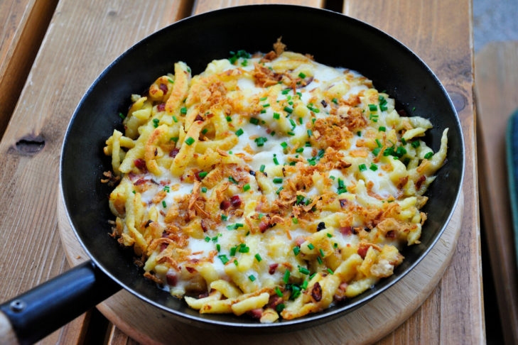 Die Käseherstellung hat in Vorarlberg eine lange Tradition – kein Wunder also, dass die original Kässpätzle hier besonders gut schmecken.