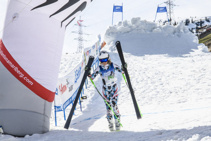 Beim "Weißen Rausch" nehmen zum Saisonabschluss im Skigebiet Ski Arlberg 500 Skifahrerinnen und Skifahrer teil.