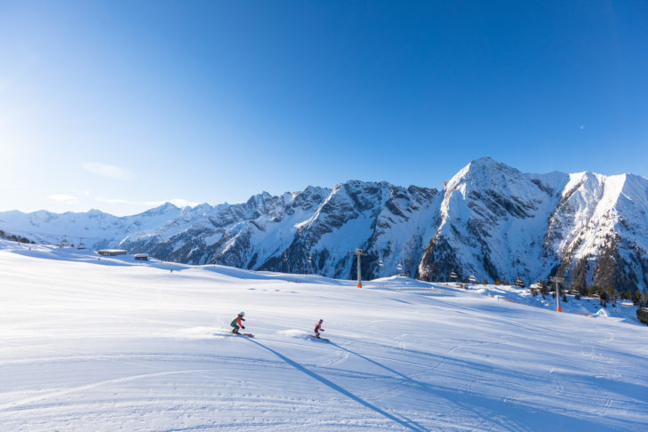 Neu in den Top 10 ist das Skigebiet Mayrhofen & Hippach im Zillertal, wo in der Wintersaison 2024/2025 insgesamt 5,46 m Neuschnee fielen.