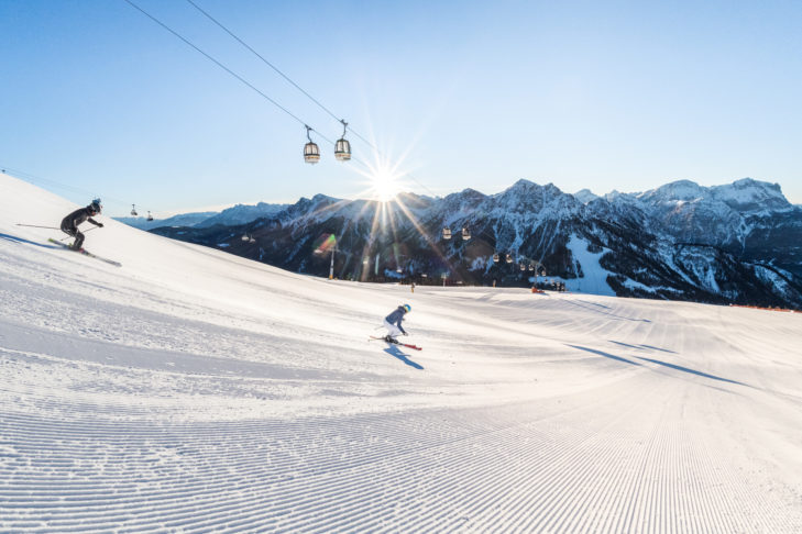 Wintersportler, die nach der perfekten Destination für Sonnenskilauf suchen, sind auf den Pisten in Südtirol genau richtig.